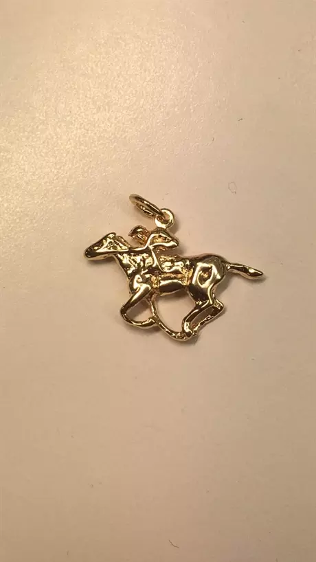 Häst m jockeyryttare 18K 180318H