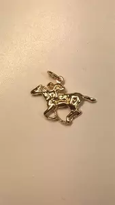 Häst m jockeyryttare 18K 180318H