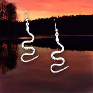Ormen örhänge