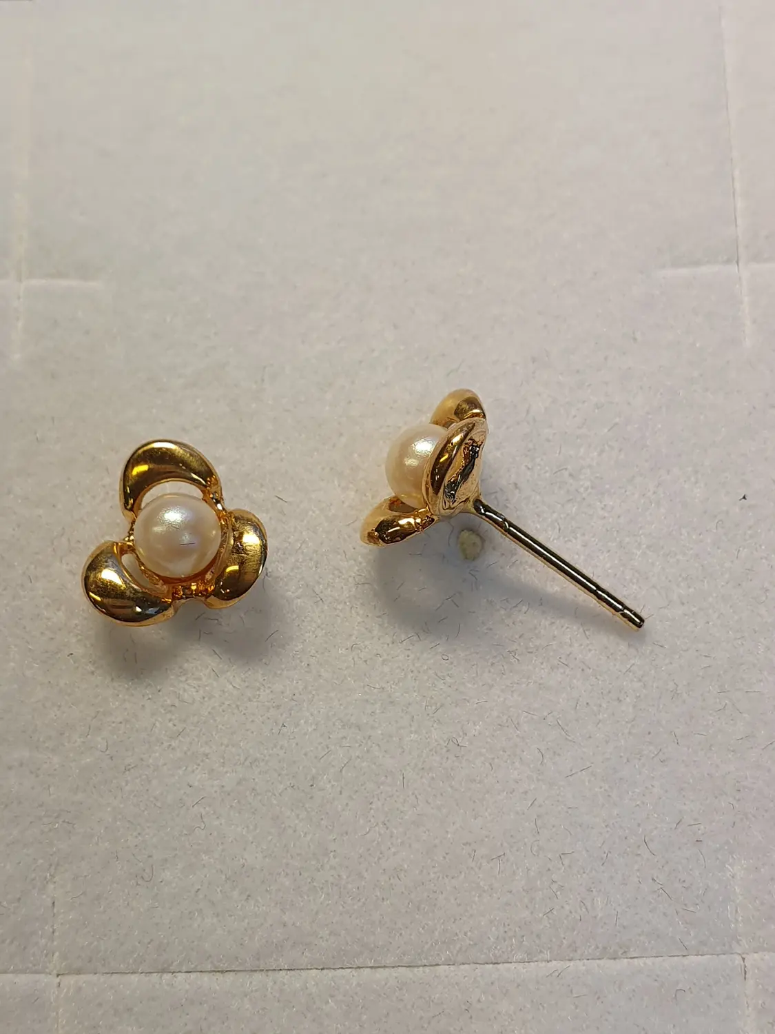 Blomma Örhänge m pärla 18K 180747Ö
