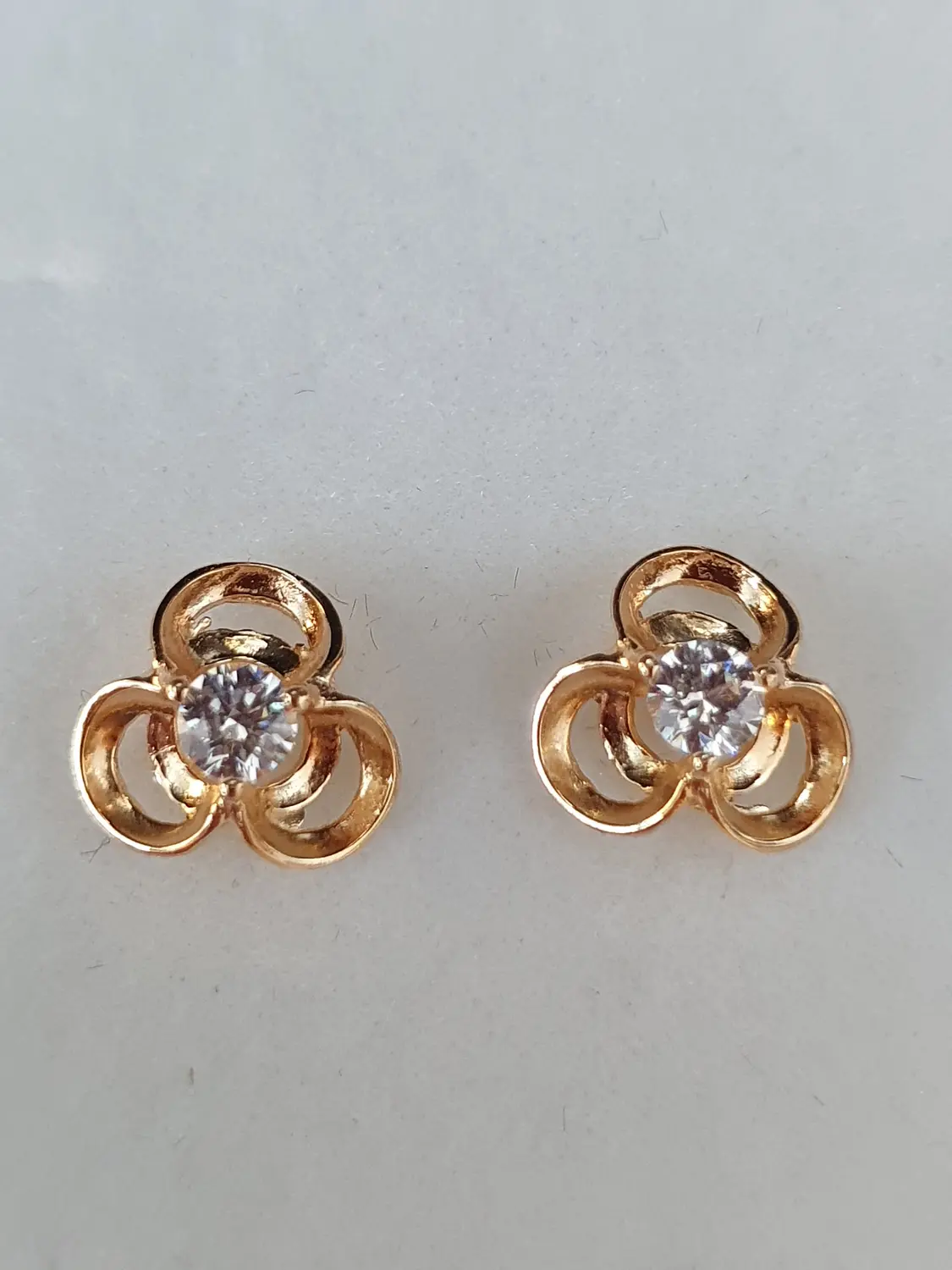 Blomma Örhänge m cz 18K 180766Ö
