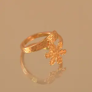 Snöstjärna ring 18k guld