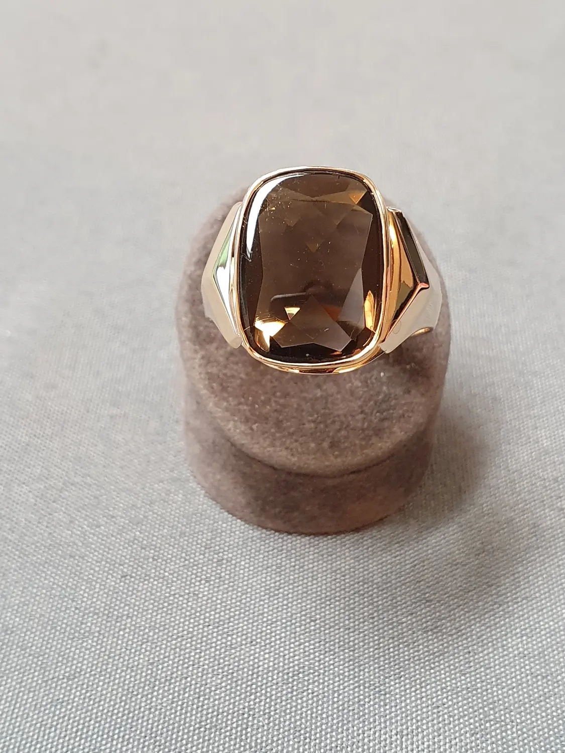 Klackring m rökfärgad topas 63,0 6,0gr 18K