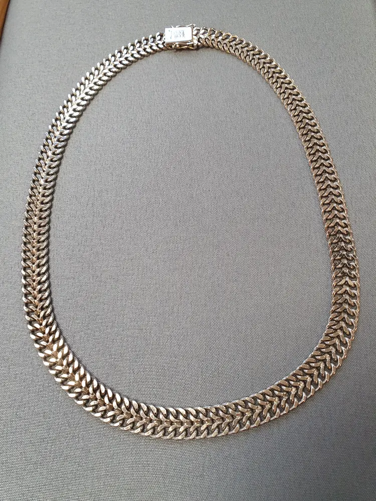 Fiskbenscollie rakt 46cm 80,5gr 18K vitguld