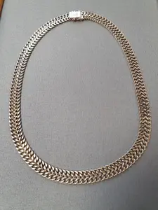 Fiskbenscollie rakt 46cm 80,5gr 18K vitguld