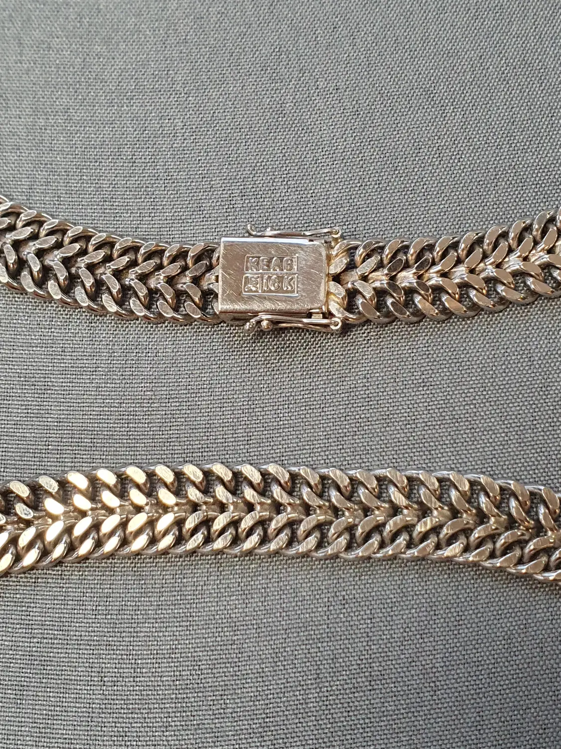 Fiskbenscollie rakt 46cm 80,5gr 18K vitguld