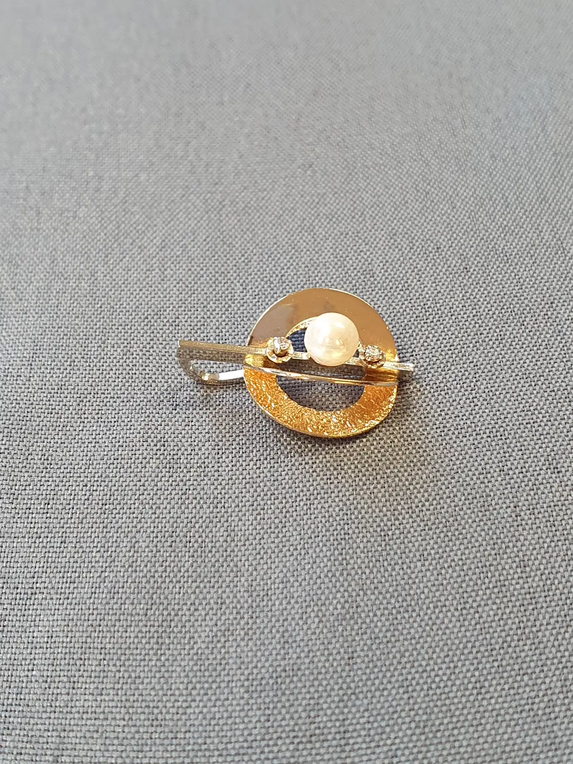 Hängsmycke m pärla och cz sten 2,0gr 18K