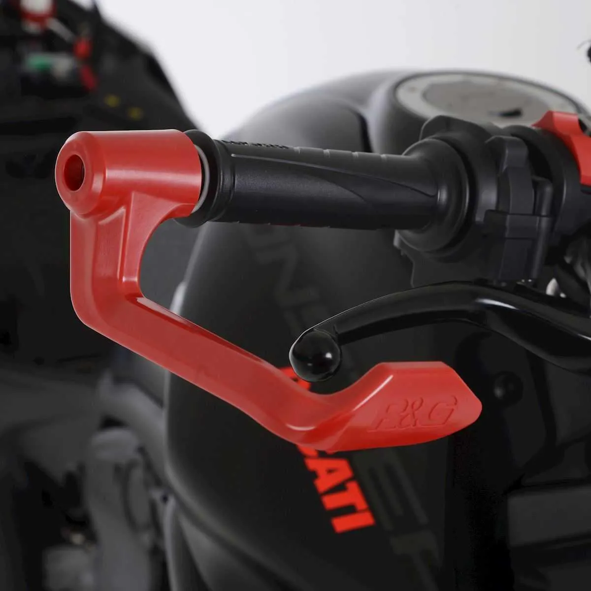 Produkt bilder Brake Lever Guard Black Triumph Trident 660 21  / Speed Triple 1200 Rs 21  / Tiger 660 Sport 22  Without Be Mirrors