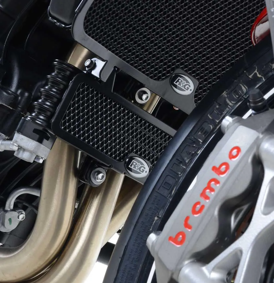 Produkt bilder Oil Cooler Guard Black Triumph Speed Triple 11 15 / Speed Triple S 16  / Speed Triple R 16  / Speed Triple Rs 18 20