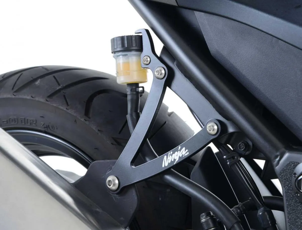 Produkt bilder Exhaust Hanger  Left Hand Footrest Blanking Plate Kit Black Kawasaki Ninja 300 / Ninja 250 13 17 / Z250 13 18 / Z300