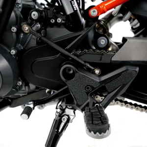 Husq. Norden 901 22 / Ktm 790 Adv 19 22 / 890 Adv. Boot Guard 5 Piece 2 X Heel Plates 2 X Footpeg Bracket 1 X Master Cyl. Cover